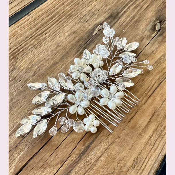 Slv hrnl med krystalpeler og hvide perle blomster