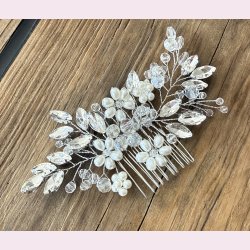 Slv hrnl med krystalpeler og hvide perle blomster