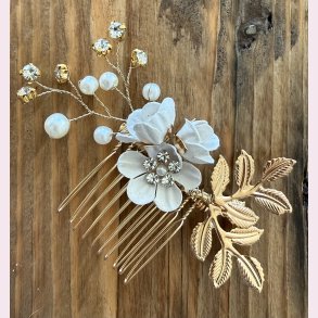 Forgyldt h�rn�l med de fineste blomster og perler 