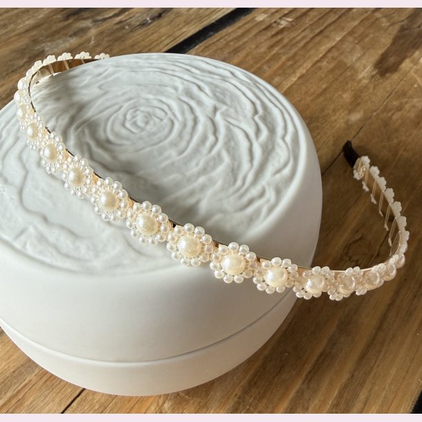 H�rb�jle med blomster