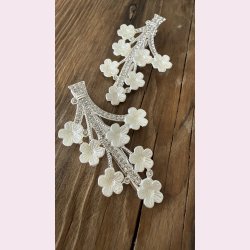 2 stk. Hrclips med sde hvide blomster - Slv