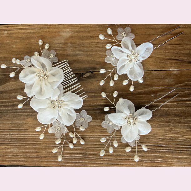 H�rpynt s�t med blomster og perler