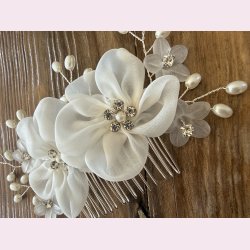 H�rpynt s�t med blomster og perler