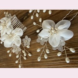 H�rpynt s�t med blomster og perler