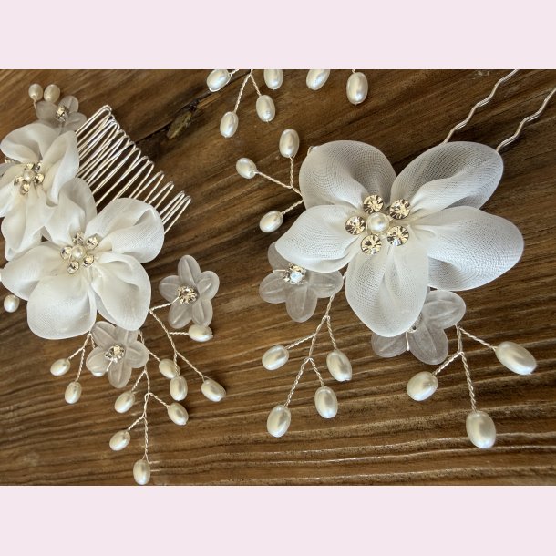 H�rpynt s�t med blomster og perler