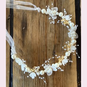 Eksklusivt h�rsmykke med perler og blomster � forgyldt