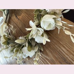 Blomsterkrans med satinb�nd