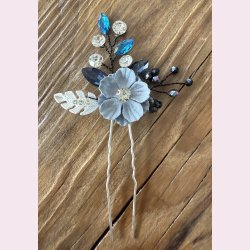 Slv hrnl med 1 fine bl blomster og perler 