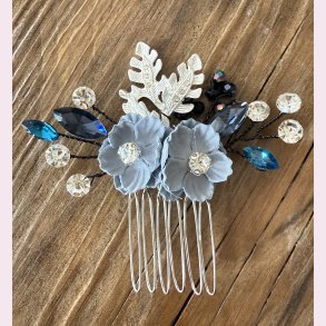 Slv hrnl med 2 fine bl blomster og perler 