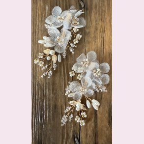 2 Forgyldt hrclips med hvide blomster og smukke perler 