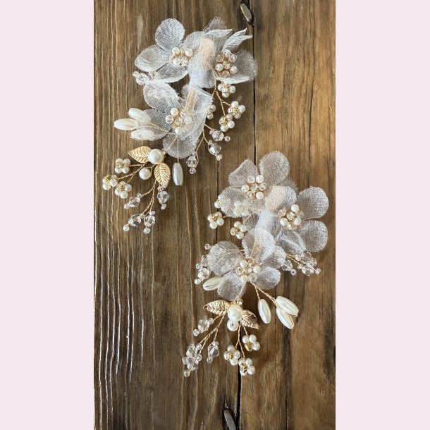 2 Forgyldt hrclips med hvide blomster og smukke perler 