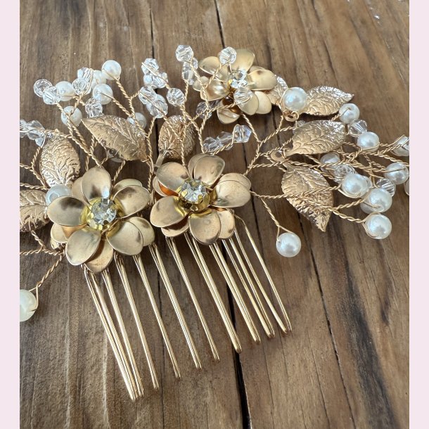 Forgyldt hrnl med krystalpeler og forgyldte blomster