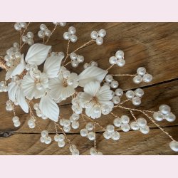 H�rsmykke med blomster og perler