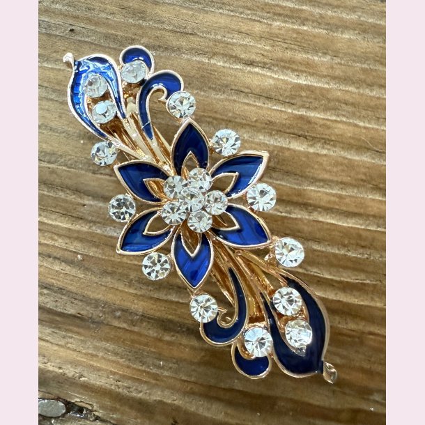 Patentspnde med smuk bl blomst og rhinesten.