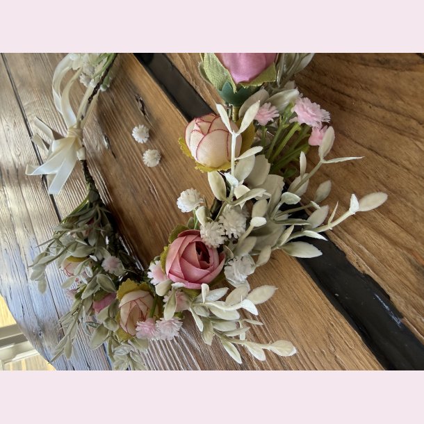 Blomsterkrans med satinb�nd - Lyser�d