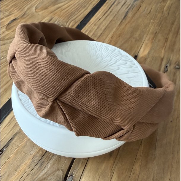 Hrbjle i lkkert bldt stof - Brun