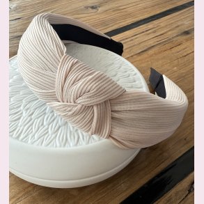 Hrbjle i lkkert bldt stof