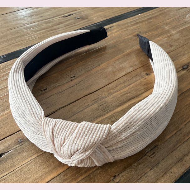 Hrbjle i lkkert bldt stof