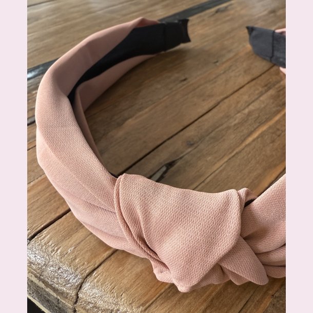 Hrbjle i lkkert bldt stof 