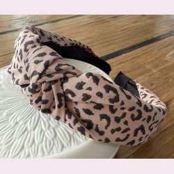 Hrbjle i lkkert bldt stof 