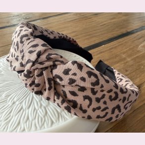 Hrbjle i lkkert bldt stof 