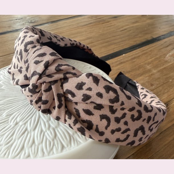 Hrbjle i lkkert bldt stof 