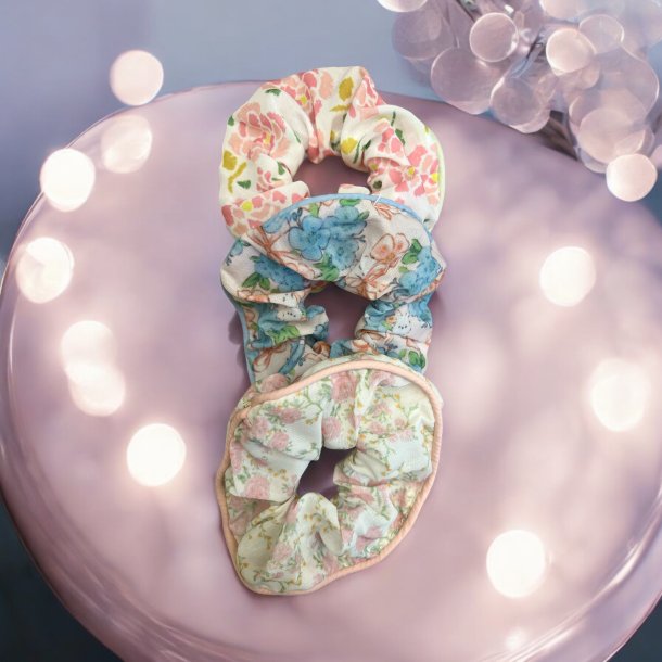 3 stk. Scrunchies i de sknneste blomstrende farver
