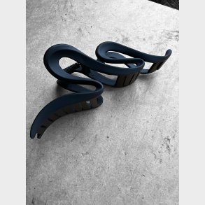 Stor blgeformet hrklemme - Sort