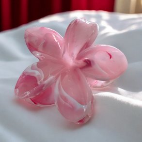 Smuk blomster hrklemme - Lyserd med hvidt spil.