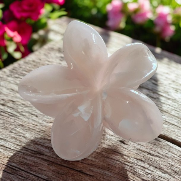 Smuk blomster hrklemme - sart rosa med hvidt spil.