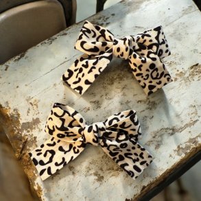 2 sljfer med hvid og sort mnster