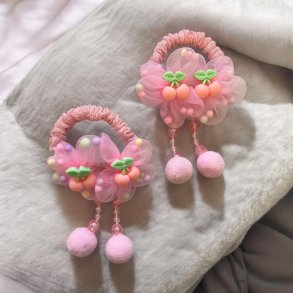 2 elastikker - Pastel farver, lyserde perler og sm kirsebr