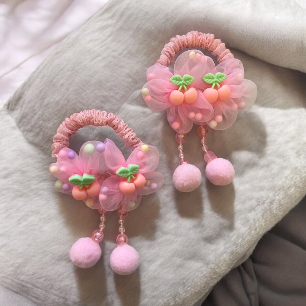 2 elastikker - Pastel farver, lyserde perler og sm kirsebr