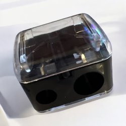 Blyantspidser til bde smalle og brede makeupblyanter.