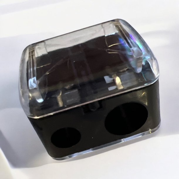 Blyantspidser til bde smalle og brede makeupblyanter.