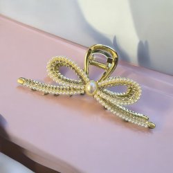 Elegant guld hrspnde med hvide perler og krystaller