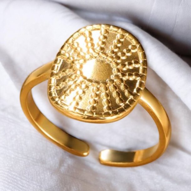 Justerbar ring med sol mnster - Forgyldt