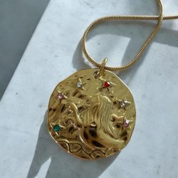 Halskde med stjernetegn  Lven