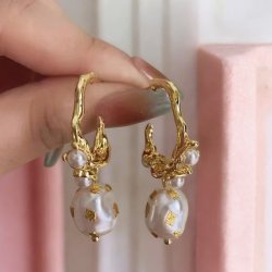 reringe med hvide perler og guld glimmer - Forgyldt