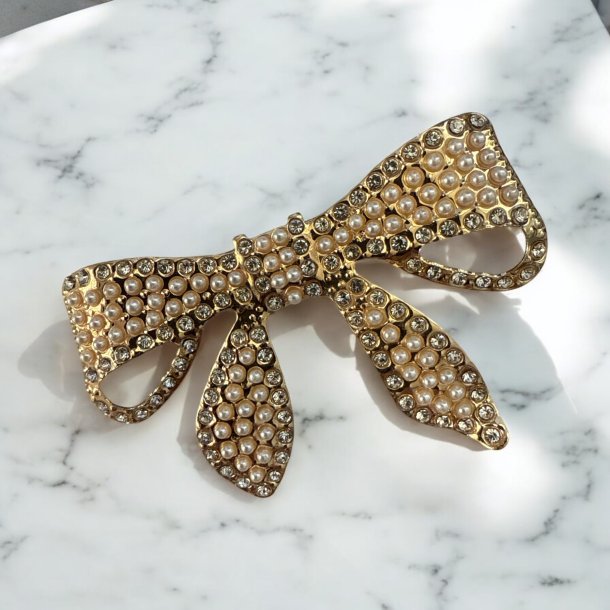 Sljfe hrspnde med hvide perler