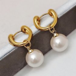 Elegante reringe med fine hvide perler - Forgyldt