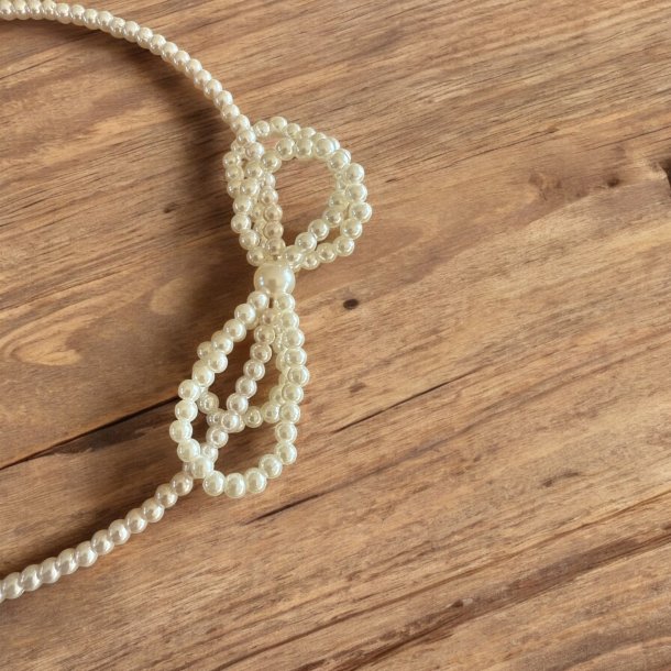 Hrbjle med smukke hvide perler og sd sljfe