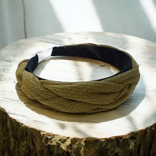 Hrbjle i lkkert bldt stof med snoede detaljer - Grn