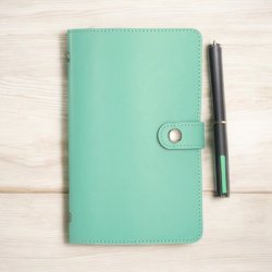 Stor pengebog eller Cash Stuffing bog i kunst lder. 50 stk. plastik sider - Mint 