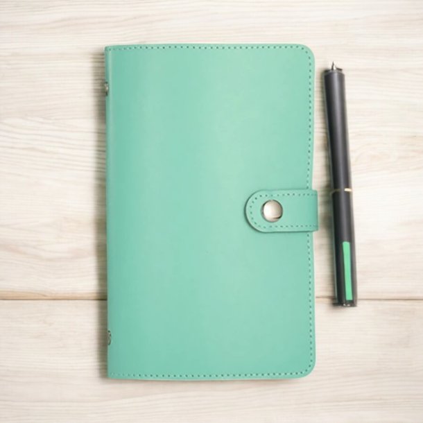 Stor pengebog eller Cash Stuffing bog i kunst lder. 50 stk. plastik sider - Mint 