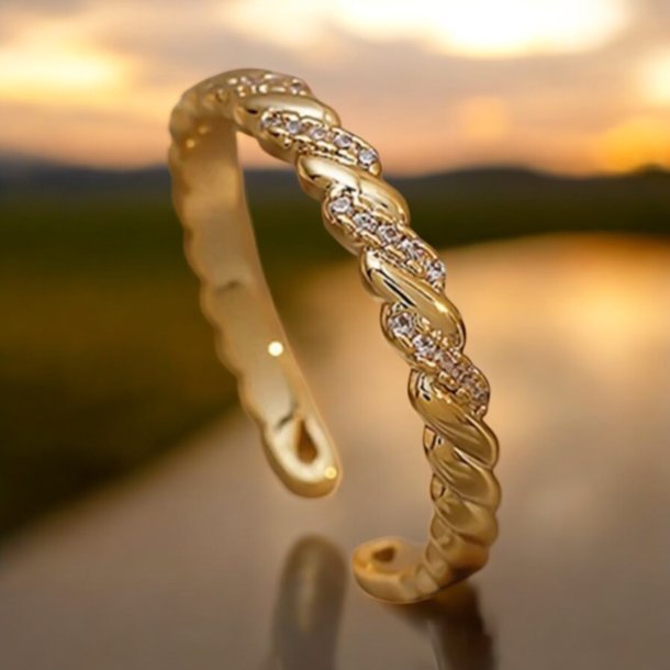 Twisted ring med rhinsten - Forgyldt