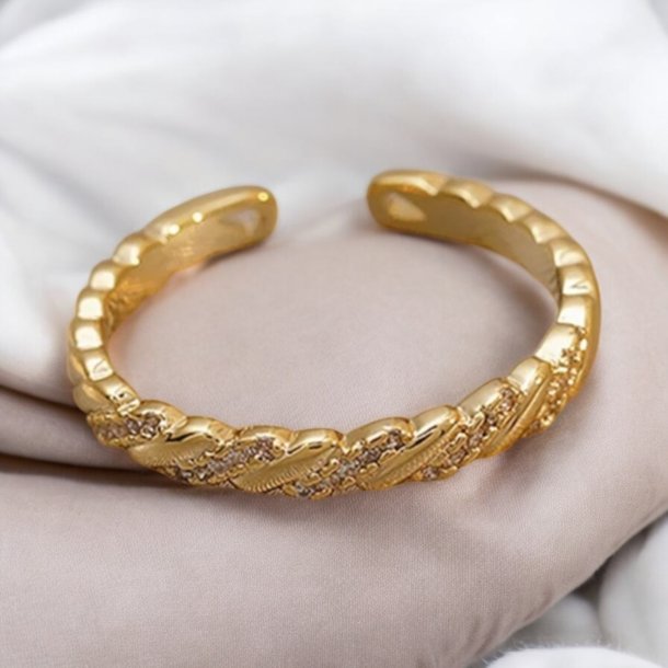 Twisted ring med rhinsten - Forgyldt