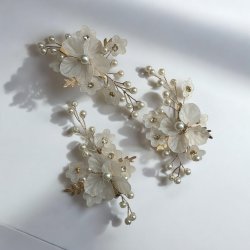 3 stk. Forgyldt hrclips med hvide blomster og smukke perler 