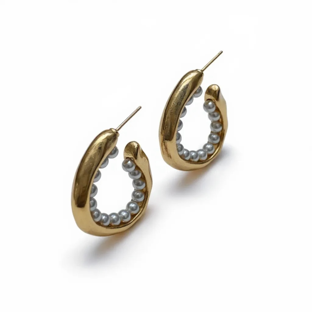 reringe med fine hvide perler - Forgyldt