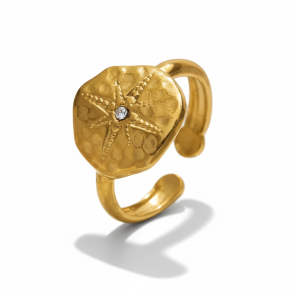 Smuk forgyldt justerbar ring med zirkonia sten.